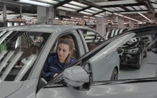 Sản xuất xe điện trên cùng dây chuyền xe xăng, BMW từng bị các chuyên gia chê 'vụng về' giờ bất ngờ thắng lớn, thành ngôi sao trên thị trường