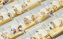 Giá vàng chưa ngừng lập kỷ lục, có nên bán lúc này?