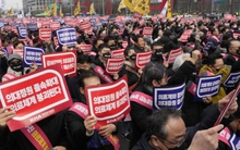 Khủng hoảng y tế tại Hàn Quốc sau 22 ngày: Giáo sư y khoa "đối đầu" chính phủ, chuẩn bị từ chức hàng loạt để phản đối kế hoạch tuyển sinh