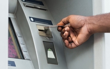 Sử dụng thẻ ATM có xu hướng giảm, thanh toán online “lên ngôi”