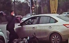 Người đàn ông đập vỡ kính ôtô sau va chạm giao thông là cán bộ hải quan