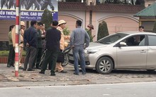 Tạm đình chỉ công tác cán bộ hải quan đập vỡ kính ôtô sau va chạm giao thông