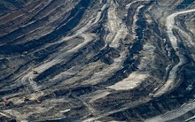 Giá giảm mạnh, Việt Nam chớp cơ hội nhập khẩu "kim cương đen" từ Trung Quốc: sản lượng tăng 3 chữ số, là nguyên liệu quan trọng không thể thay thế