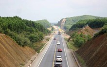 Gấp rút hoàn thiện đề xuất mở rộng cao tốc Cam Lộ-La Sơn lên 4 làn xe