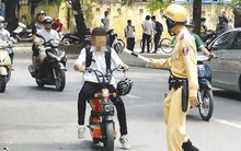 Lái xe 50cc, xe máy điện phải có bằng lái?