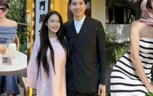 Mẹ vợ Đoàn Văn Hậu diện váy khoe vai trần gợi cảm, tiết lộ bí quyết để U50 mà luôn trẻ đẹp như thời con gái