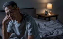 Tôi vay con dâu hơn 2 triệu đồng, con trai viết nợ, khi mở giấy nợ ra tôi chỉ biết oà khóc