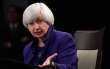 Chưa từng có trong lịch sử: Bộ trưởng Mỹ cảnh báo xe điện, tấm pin điện mặt trời của Trung Quốc sắp ‘dìm ngập’ thế giới