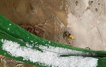 Mưa đá bất ngờ xuất hiện tại Mù Cang Chải, trời sập tối giữa ban ngày ở TP Yên Bái