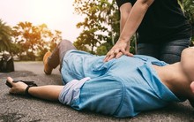 Làm thế nào cứu người ngừng tim, ngừng thở tại chỗ?