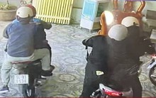 Truy bắt 4 người nghi dùng súng cướp tiệm vàng ở Bình Dương