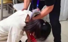 Quên tô phiếu đáp án khi thi đại học, nữ sinh quỳ xin giám thị cho thêm cơ hội nhưng không được và cái kết viên mãn 1 năm sau