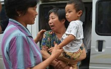 Bà lão 70 tuổi cay đắng: Chăm cháu mệt mỏi không được một lời cảm ơn, con gái còn dọa từ mặt!