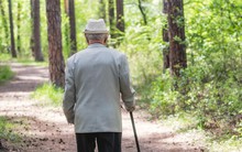 Cuối đời, cụ ông 73 tuổi vỡ lẽ: Tuổi già không có tiền đáng sợ, nhưng chưa là gì với việc thiếu “tài sản” này