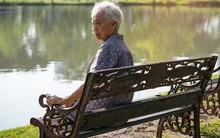 Hẹn hò với bạn trai U80, cụ bà 70 tuổi mất trăng 2,8 tỷ đồng: con gái cảnh báo vẫn mù quáng tin