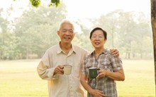 55 - 65 tuổi là giai đoạn “quyết định” tuổi thọ: Nam hay nữ cũng cần “3 không” đảm bảo sống khỏe, sống lâu