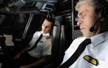 Cơ trưởng và cơ phó ngủ giữa chuyến bay vì quá mệt, máy bay chở 59 người di chuyển chệch hướng gần 30 phút