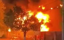 Cháy lớn tại bãi giữ phương tiện mô tô vi phạm