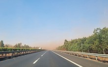 'Bão bụi' uy hiếp cao tốc TPHCM- Long Thành - Dầu Giây