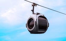 Choáng với cách người Singapore làm du lịch: Thiết kế cabin cáp treo độc nhất vô nhị trên thế giới, bề mặt crôm, tầm nhìn panorama, được ví là ‘đến từ tương lai’