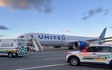 Máy bay chở hơn 300 khách gặp nhiễu động, nhiều người bị thương nặng