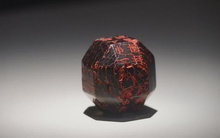 Cậu bé nhặt được hòn than, đen sì, cứng như đá, chuyên gia dùng công nghệ cao kiểm định 10 năm mới kết luận: bảo vật duy nhất trên thế giới