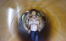 Bí thư Hà Nội thị sát hệ thống cống ngầm dưới lòng sông Tô Lịch