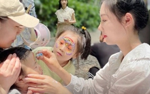 Bỏ nghề giáo viên đi vẽ mặt dạo cho trẻ nhỏ, cô gái 27 tuổi kiếm tiền "khủng", tranh thủ làm khi nghề chưa "hot"