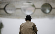 Đến thăm cháu trai trên thành phố, đọc 1 tờ giấy của con dâu, tôi quyết định kéo vali về quê