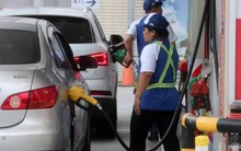 Bình xăng ô tô dung tích 44L nhưng đổ hơn 56L mới đầy: Cảnh sát ập đến khám xét 2 cây xăng, phát hiện hành vi gian lận tinh vi, người dân cẩn thận kẻo mất tiền