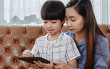 Bà mẹ xin tư vấn nên cho con học trường công hay tư, nhìn sang thu nhập mà "hú hồn": Bao nhiêu người cả đời "với" không tới