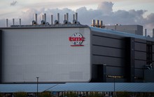 ‘Cú sốc’ tại Mỹ của TSMC: Rào cản ngôn ngữ nghiêm trọng, lao động Mỹ sống nhờ google dịch, không được dùng điện thoại riêng, đa số đều từ bỏ trước khi hết khóa huấn luyện