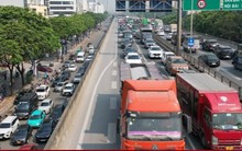 Ngày đầu nghỉ lễ 30/4, cửa ngõ Hà Nội ùn tắc dài 6km, nội thành thông thoáng