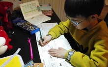 2,1 triệu người xem bài tập bị điểm 0 của cậu bé tiểu học rồi cười đến tắt tiếng, cuối cùng cũng hiểu vì sao giáo viên hay cáu