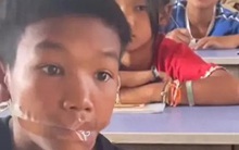 Bức ảnh đang khiến nhiều phụ huynh bất bình: Đây là kiểu giáo dục hết sức thô thiển!