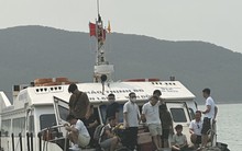 Gần 2.000 du khách đang mắc kẹt trên biển Vân Đồn - Quan Lạn
