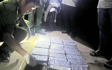 Gắn định vị trên bánh ma tuý để trôi dạt bờ biển rồi vớt mang đi bán