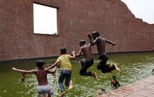 Châu Á nắng nóng khốc liệt, nhiều người thiệt mạng