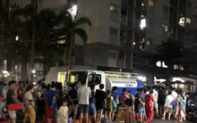 Hàng nghìn cư dân tại TPHCM mang xô, chậu đi hứng nước giữa đêm