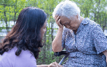 1 mình chăm mẹ ngoài 80 tuổi suốt 3 năm, sau khi nghe câu chuyện của đồng nghiệp, tôi quyết định đưa bà vào viện dưỡng lão