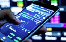 Người phụ nữ ở Hà Nội bị lừa gần 1 tỷ đồng vì nhờ 'chồng online' dạy đầu tư chứng khoán