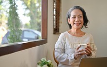 Tôi 65 tuổi, nghỉ hưu, bán nhà ở quê, lên thành phố làm ‘hàng xóm’ nhà con trai: Ngày nào chúng cũng đến ‘ăn chực’, còn chê không ngon, rất mệt mỏi!