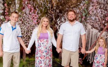 Từ tuổi thơ vô gia cư trở thành triệu phú, bà mẹ 2 con quyết dạy con một bài học quan trọng về tiền