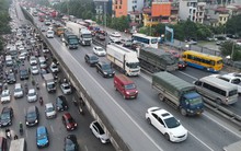 Người dân trở lại sau kỳ nghỉ lễ, cửa ngõ Hà Nội và TP HCM ùn tắc