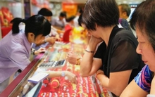 Giá vàng tăng chóng mặt, vợ đòi bán mảnh đất được thừa kế để mua vàng, sau khi đi hỏi ý kiến mọi người, tôi càng không biết đường nào