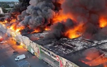 Hỏa hoạn thiêu rụi gần như toàn bộ khu chợ đông người Việt kinh doanh tại Ba Lan