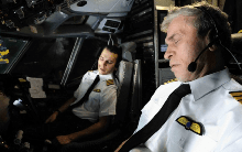 Tại sao phi công có thể thoải mái ngủ trong khi máy bay đang chở đầy hành khách?