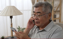 Gọi số lạ hiện trên máy tính, cụ ông mất 4,4 tỷ đồng