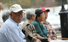 Cụ ông 73 tuổi cả đời tiết kiệm để về già sống trong "viện dưỡng lão xịn" nhưng vỡ mộng: Tuổi già thiếu tiền không đáng sợ bằng 1 thứ này