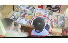 Kiểm tra camera lớp mẫu giáo của con, mẹ phát hiện sự việc lạ, kể xong ai cũng khuyên: Hãy nói thẳng với cô giáo!